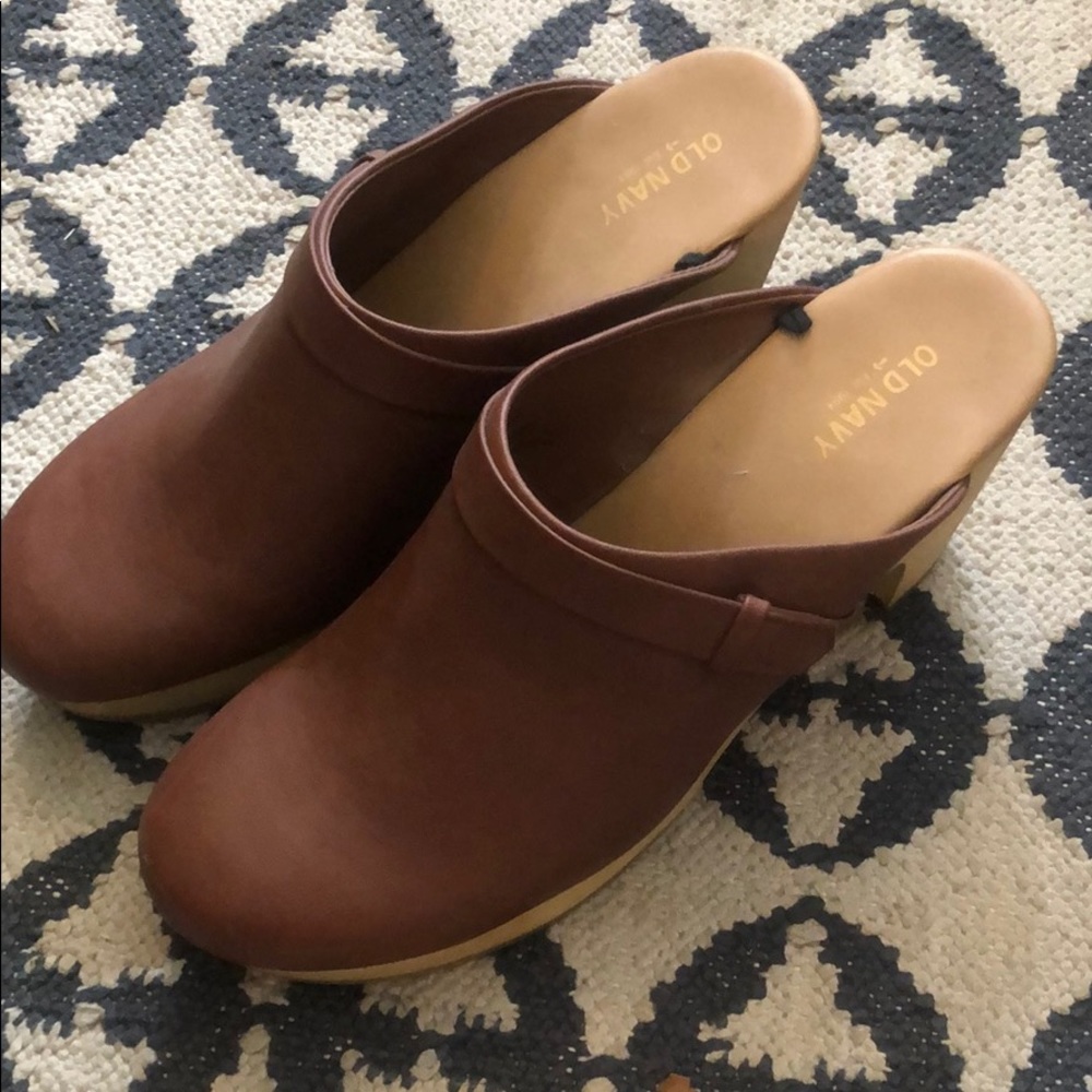 Old Navy Clogs